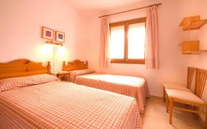 Twin bedroom