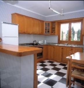 fully eqipped kitchen