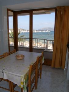 kitchen thorugh to balcony