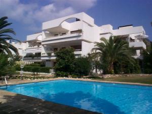 APARTMENTS AND POOL