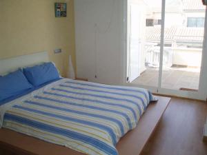 Large Double Room, doors to terrace.