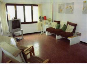 Lounge/dining area