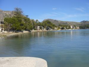 beach area less than1min walk