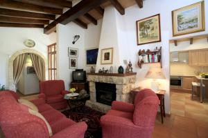 living area with fireplace