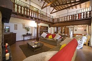 Lounge & Balcony